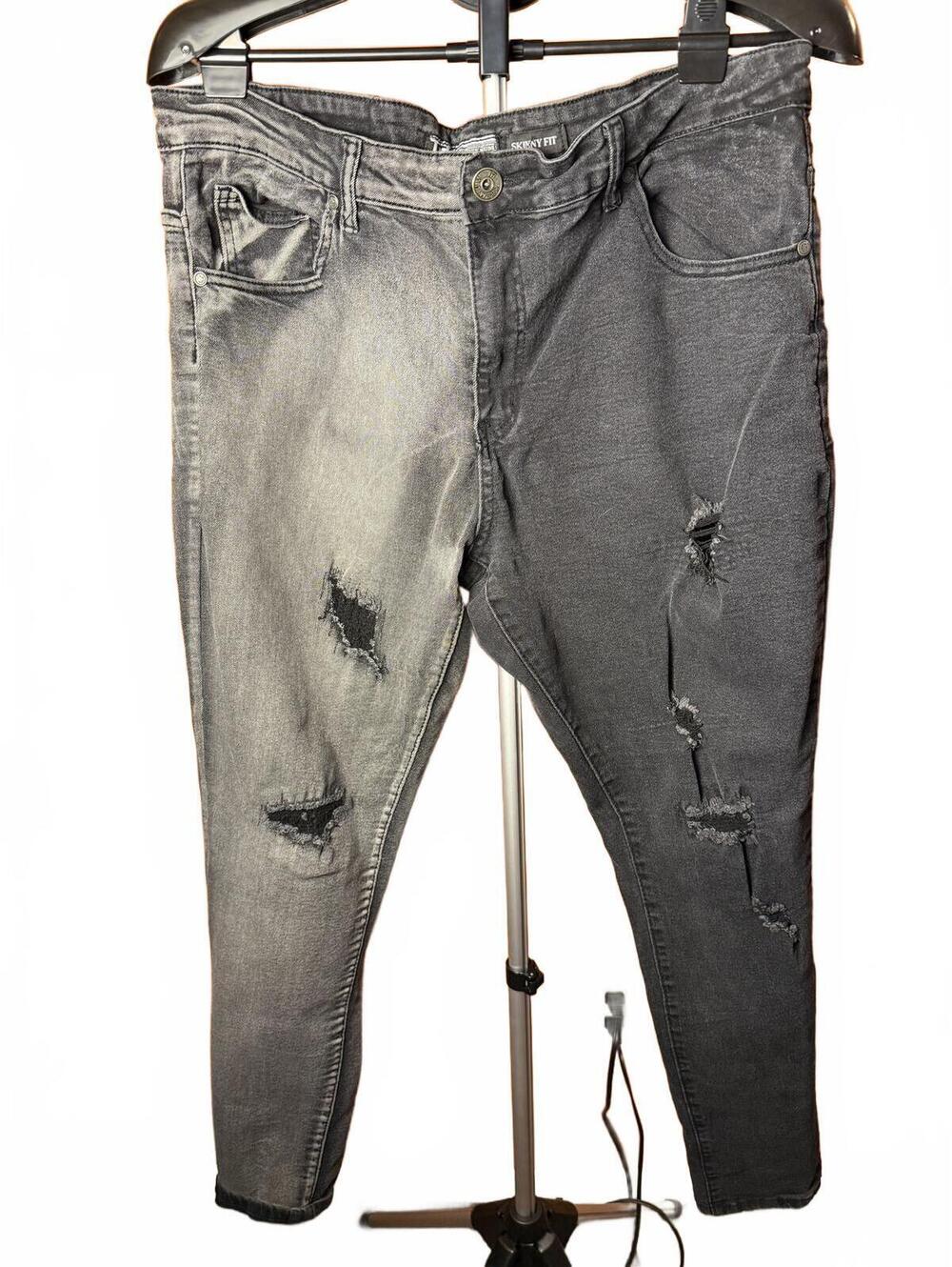 TR premium gray and black Two-Tone Distressed Skinny Jeans sz 38/32